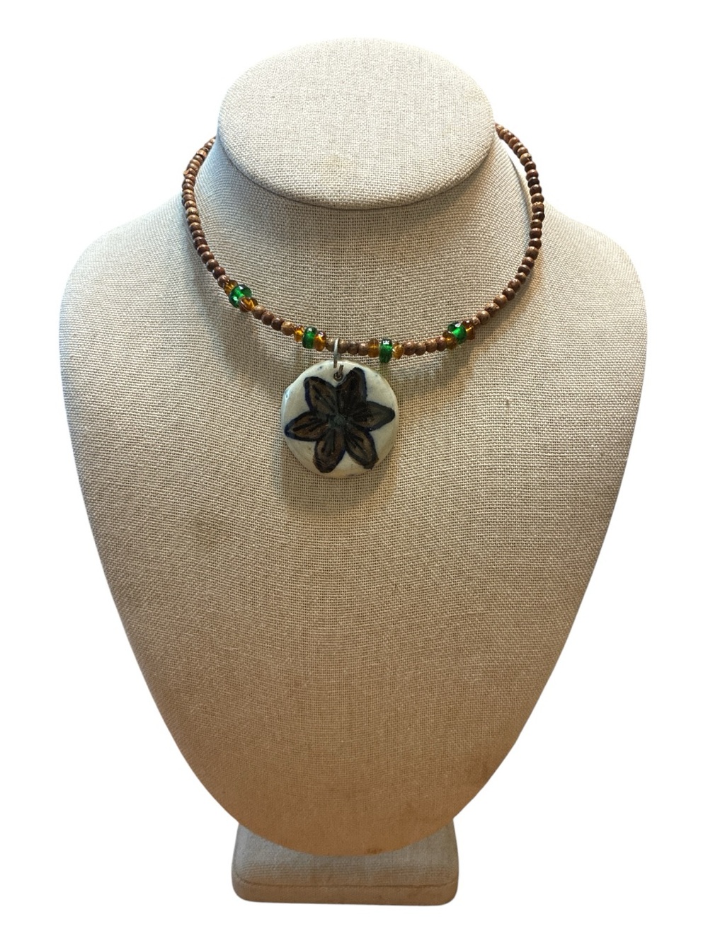 🔵 Handmade Brown Beaded Wire Choker Necklace with White Floral Pendant